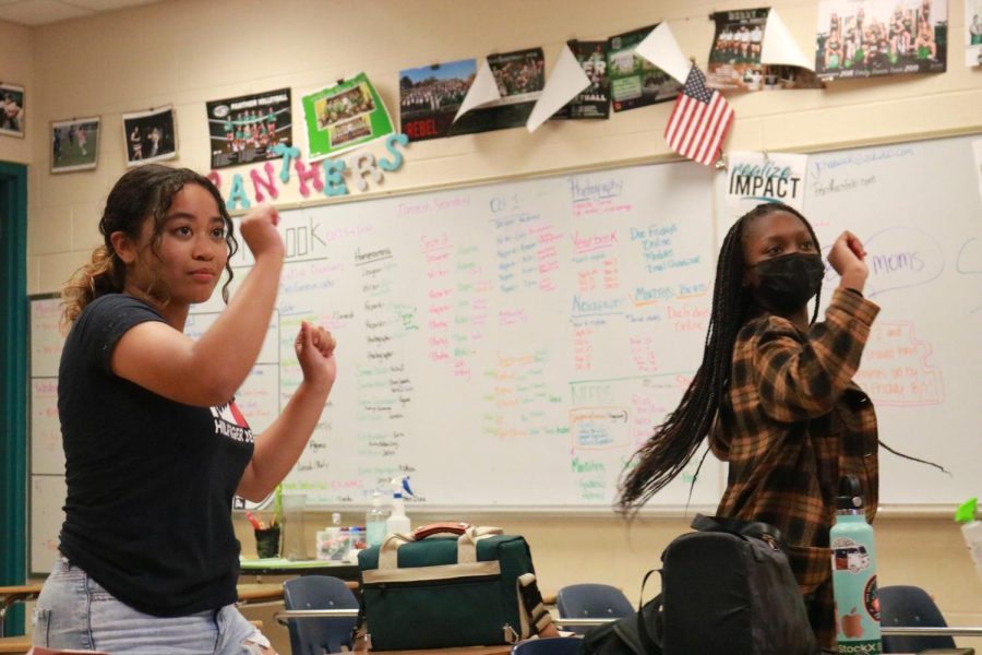 Yearbook Worknight 9/29/21 (Photos by Joselyn Steele)
