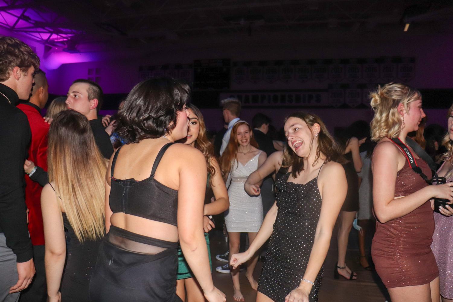 Hollyball Dance (Photos by Sophia Edmonson)