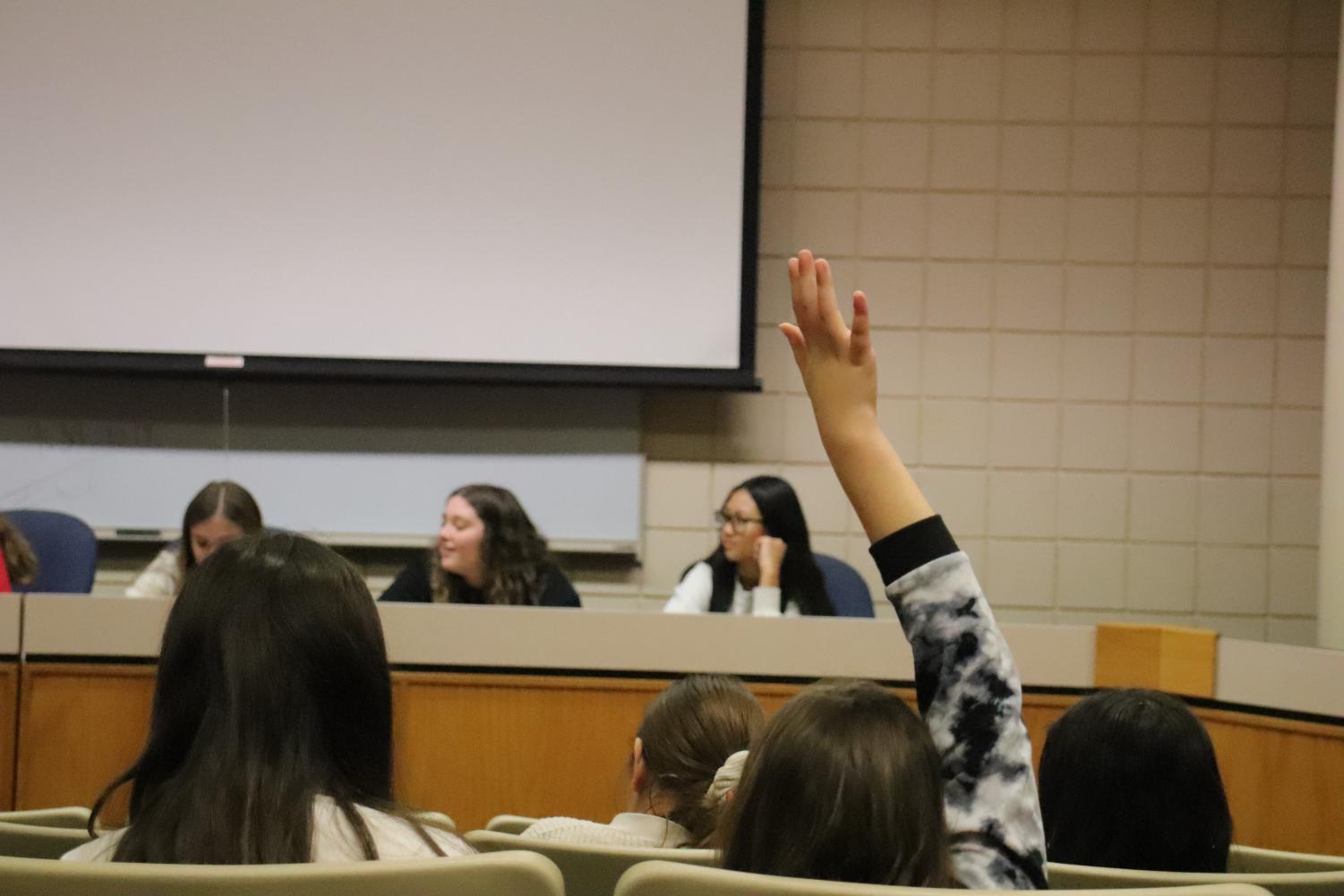 Stone Creek students on DHS tour (photos by Aubrey Nguyen)