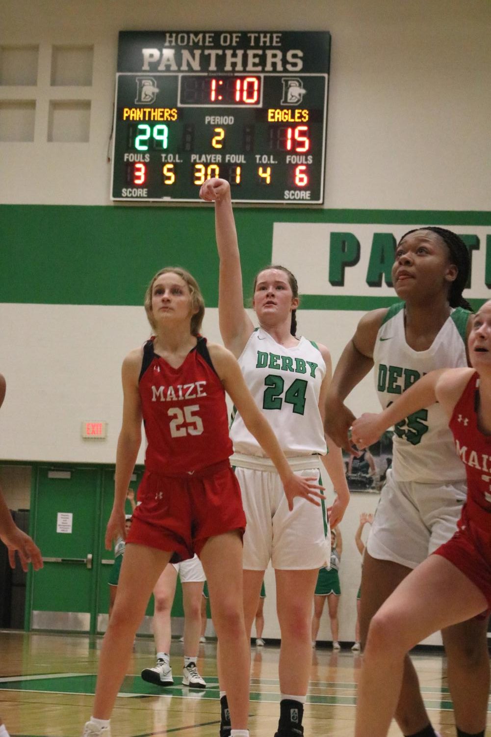 1%2F21%2F22+Varsity+Girls+Basketball+vs.+Maize+%28Photos+by+Laurisa+Rooney%29