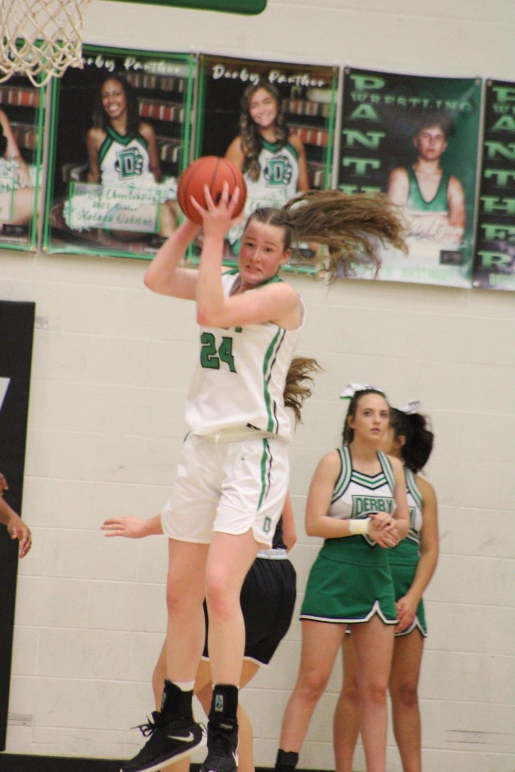 Girls+varsity+basketball+game+vs.+Maize+South+%28Photos+by+Laurisa+Rooney%29