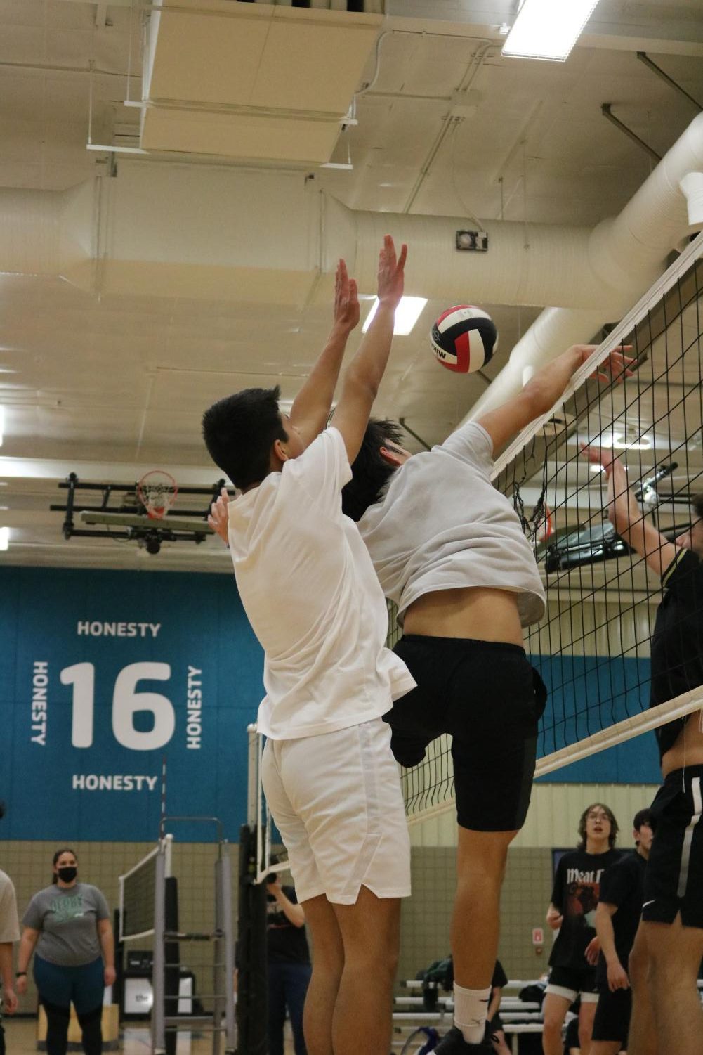 Boys+volleyball+first+scrimmage+with+Southeast+%28photos+by+Alyssa+Lai%29