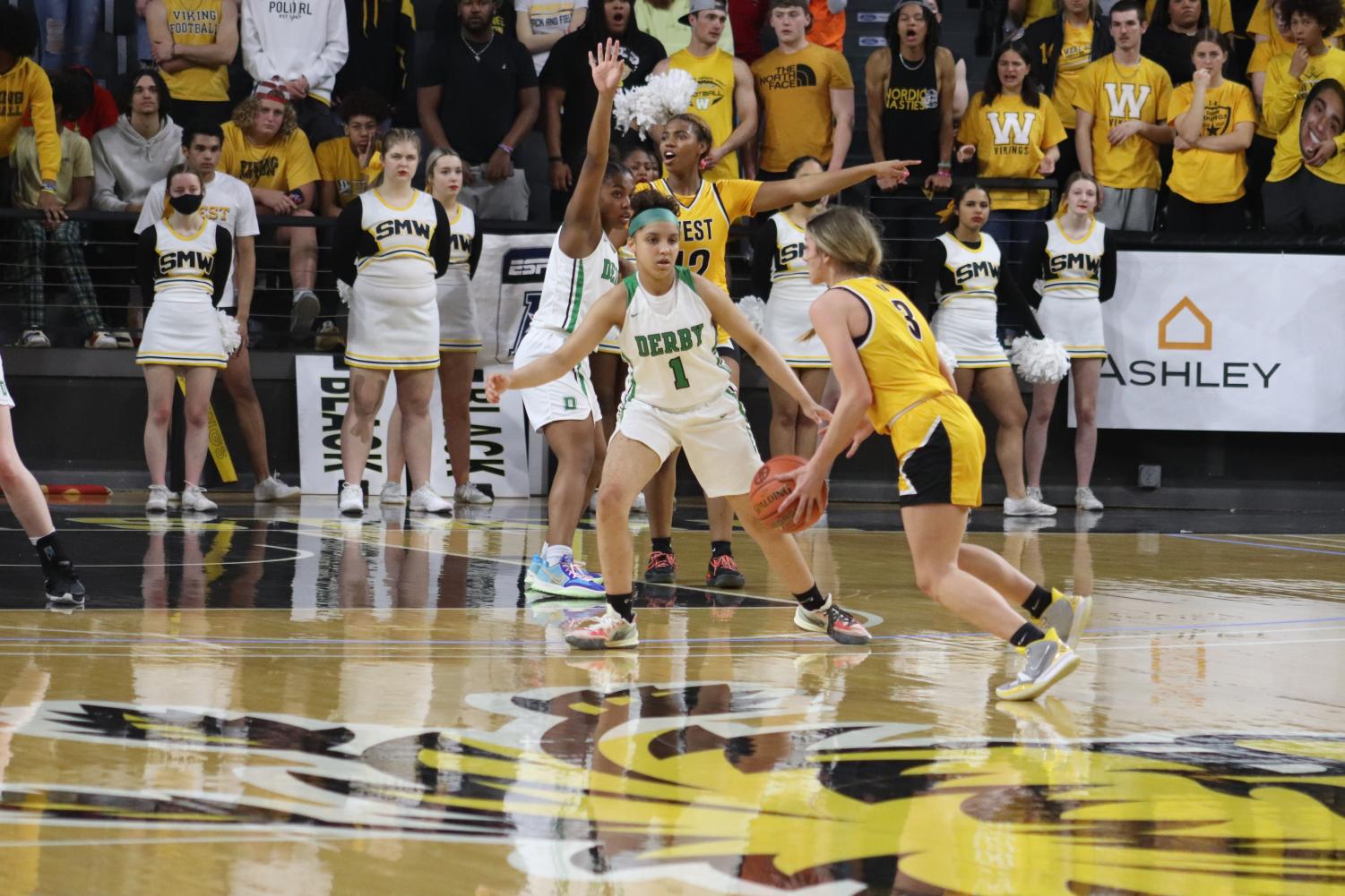 Girls+Basketball+State+Quarterfinals+vs.+Shawnee+Mission+West+%28Photos+by+Natalie+Wilson%29