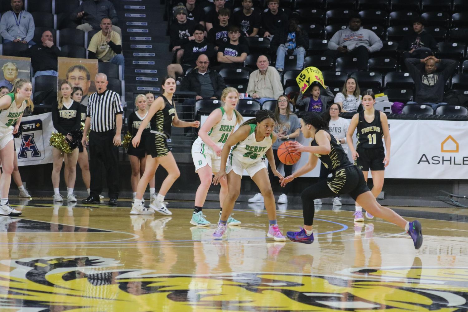 Girls+State+Semifinals+vs+Blue+Valley+%40+Koch+Arena+%28Photos+by+Janeah+Berry%29