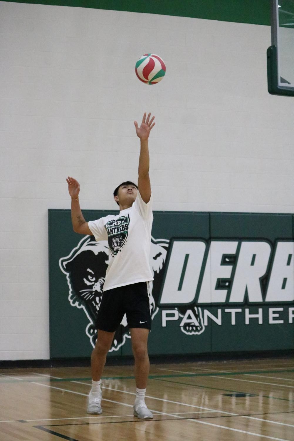 Derby+v.+Southeast+boys+volleyball+scrimmage+%28photos+by+Alyssa+Lai%29
