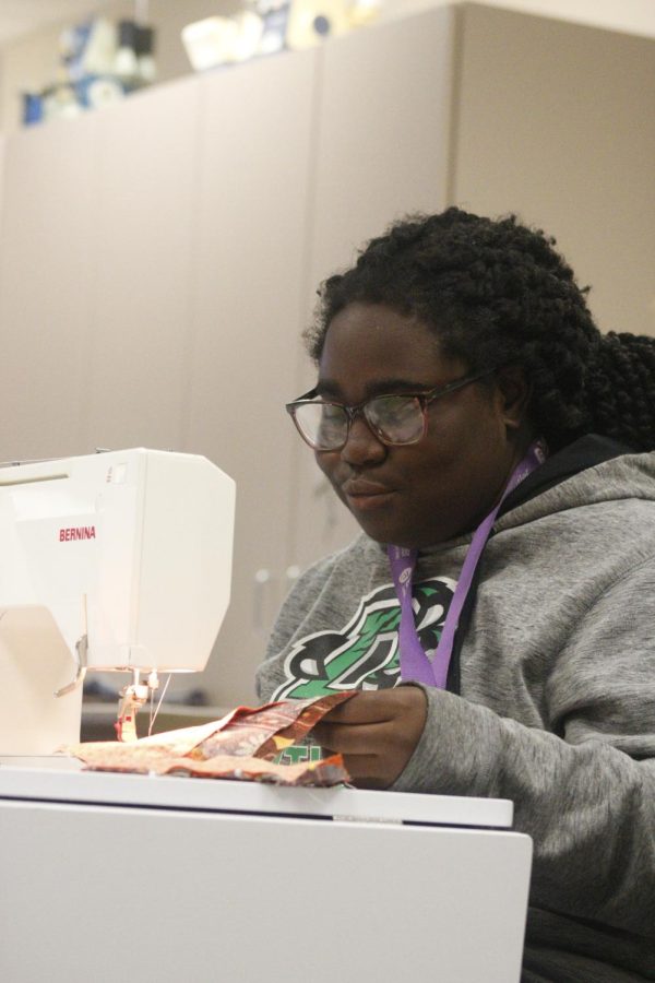 Students in sewing class make bags (Photos by Laurisa Rooney)