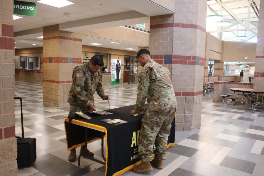 U.S. Army sets up in the commons (Photos by Luis Lozano)