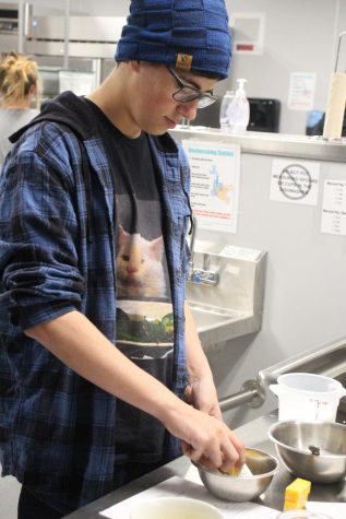 Culinary class cooks omelettes (Photos by Ayanna Wright)