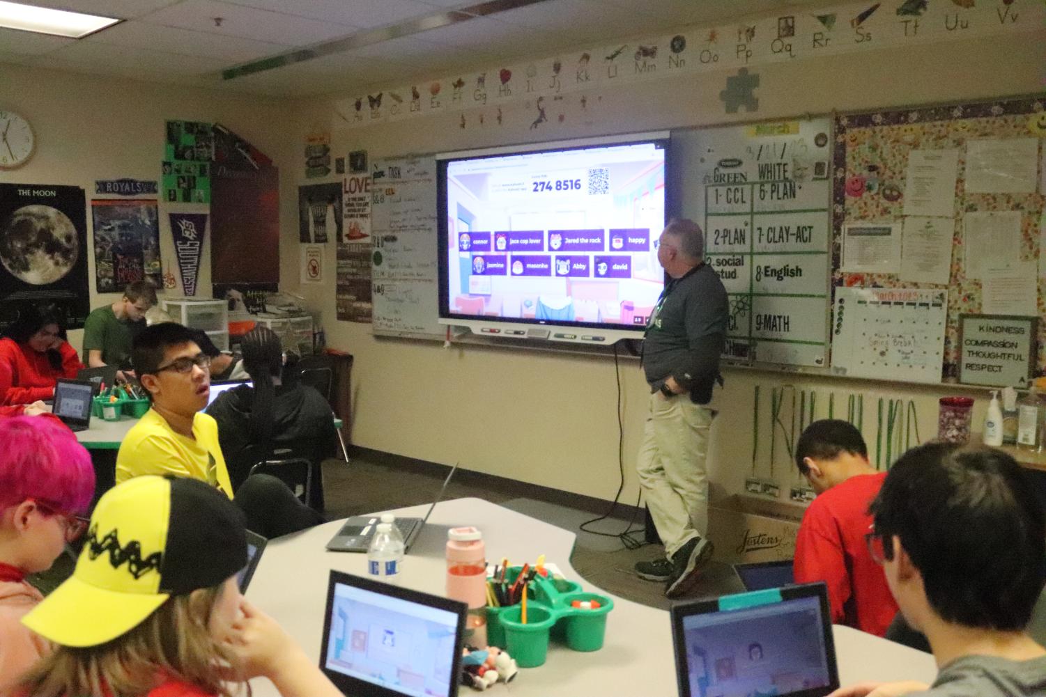 Gladfelters+class+playing+Kahoot+%28Photos+by+Alexis+King%29