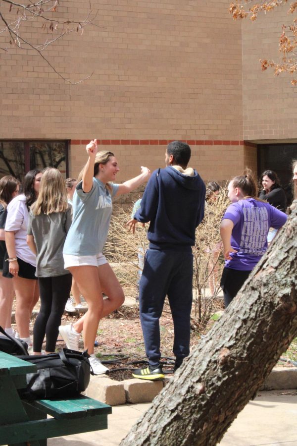 Madrigals sing in the courtyard (Photos by Alexis King)