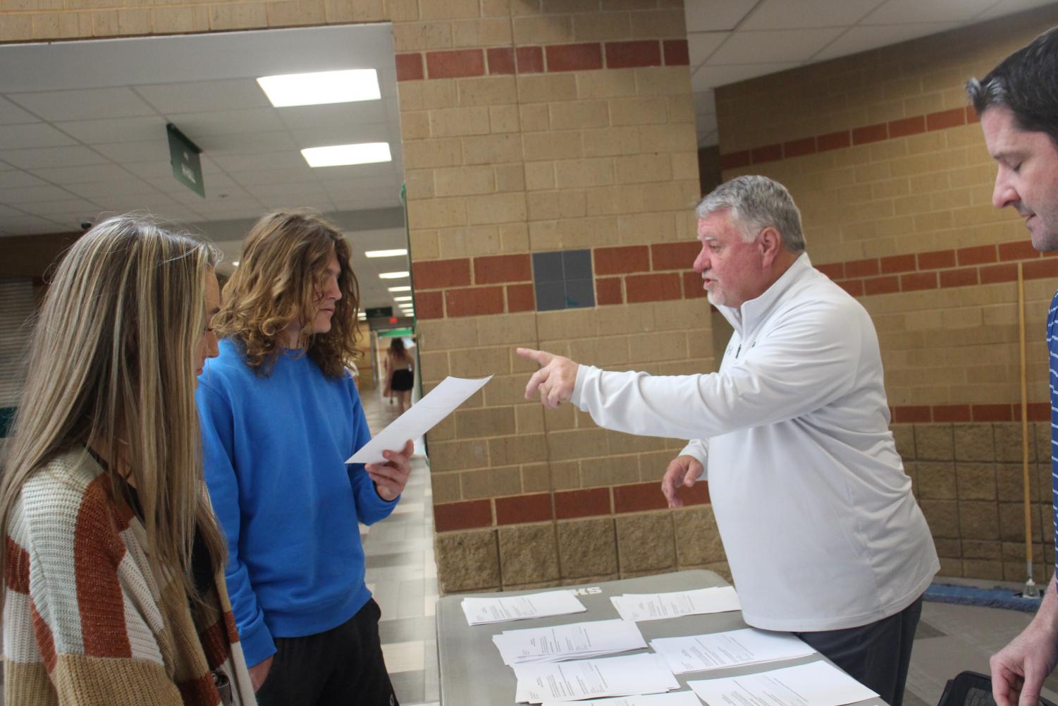 Senior checkouts (Photos by Luis Lozano)