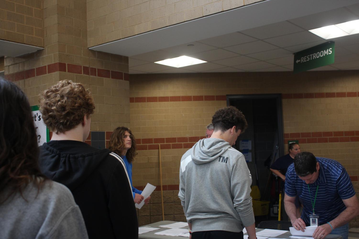 Senior checkouts (Photos by Luis Lozano)