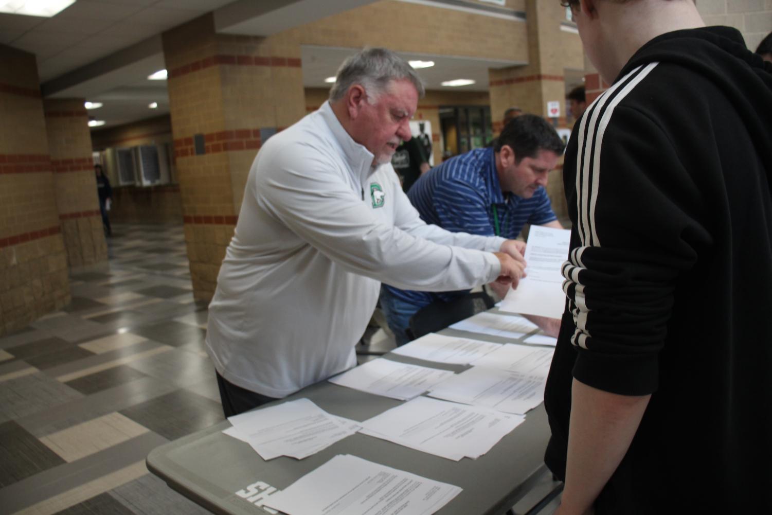 Senior checkouts (Photos by Luis Lozano)