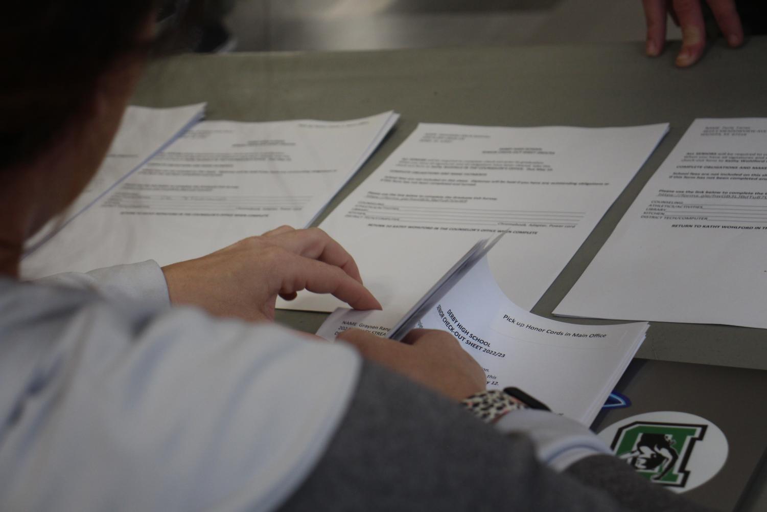 Senior checkouts (Photos by Luis Lozano)