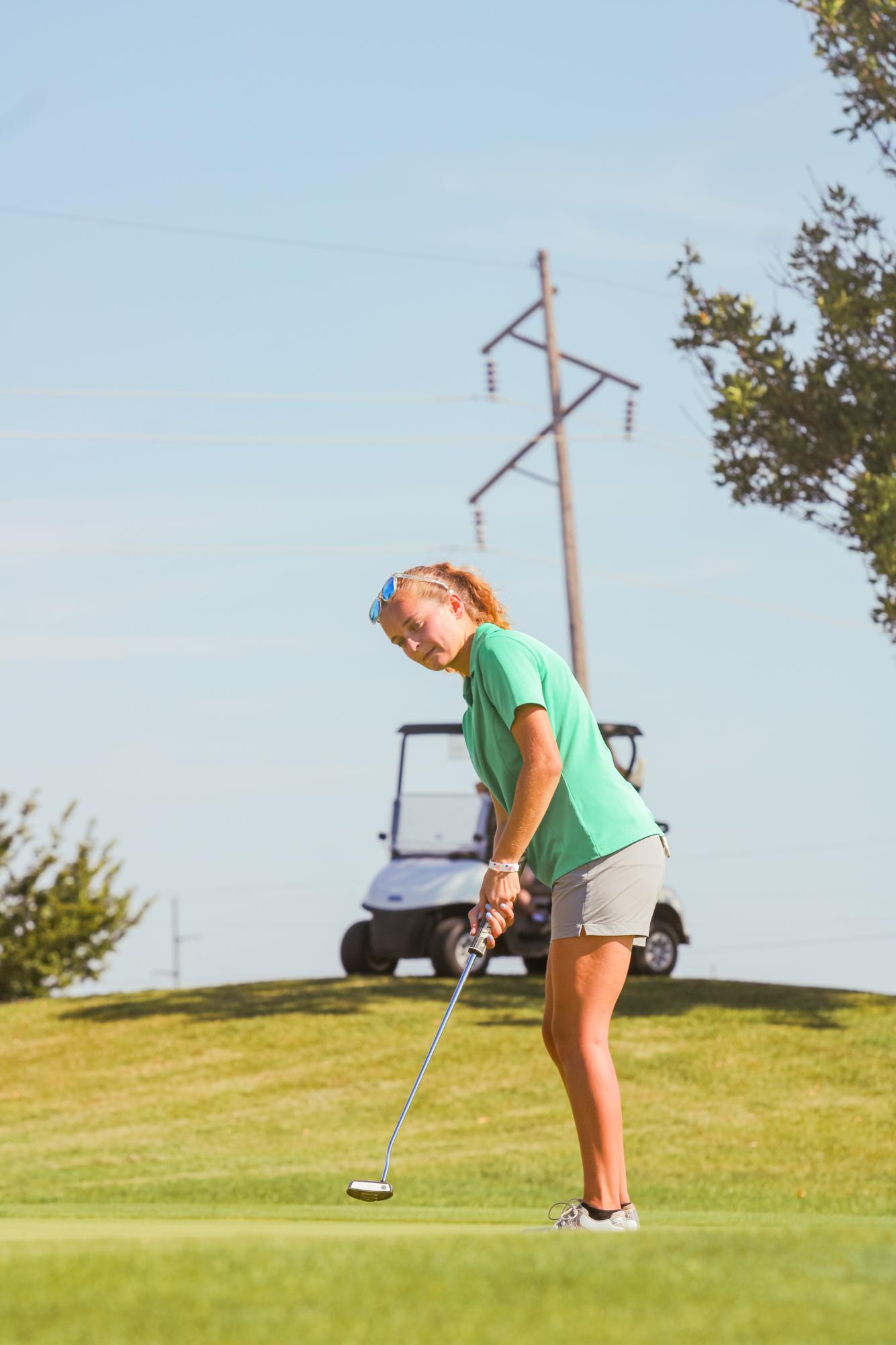 Girls+golf+at+home+%28Photos+by+Mikah+Herzberg%29