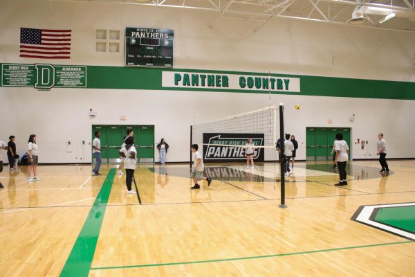 AFJROTC students play volleyball (Photos by Poy Nopphavong)