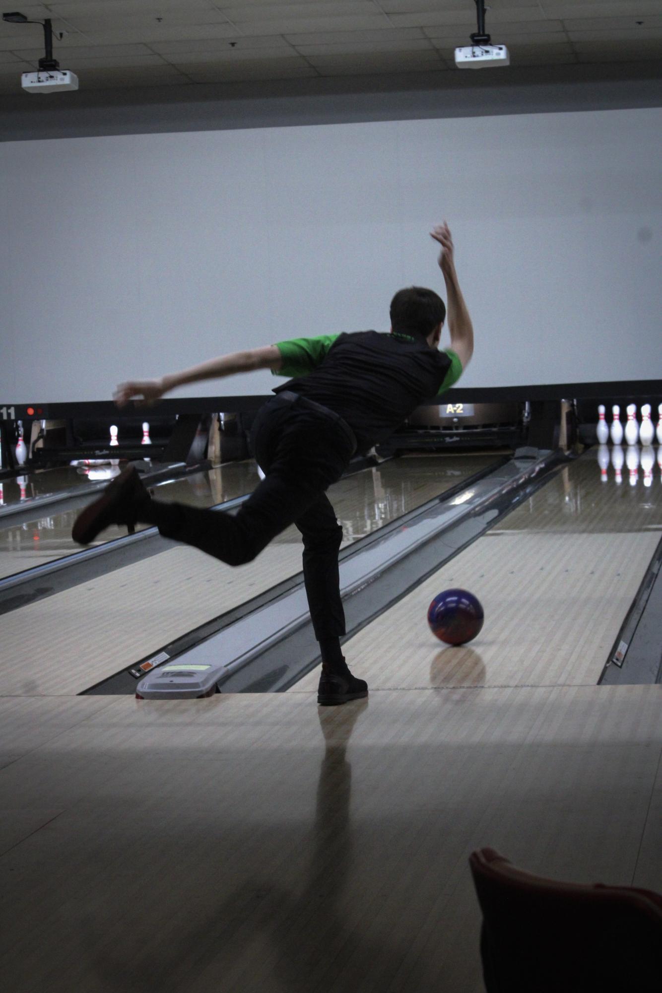 Boys+bowling+%28Photos+by+Magnolia+LaForge%29