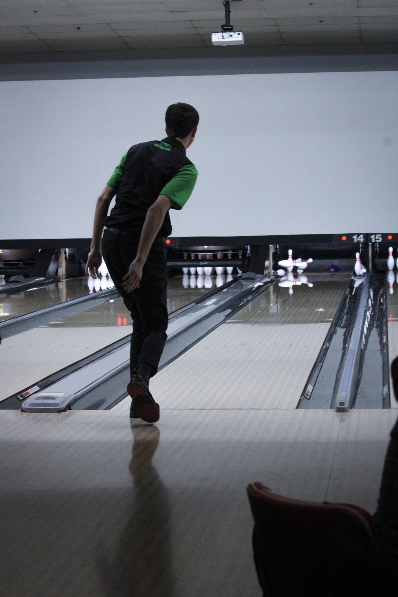 Boys+bowling+%28Photos+by+Magnolia+LaForge%29