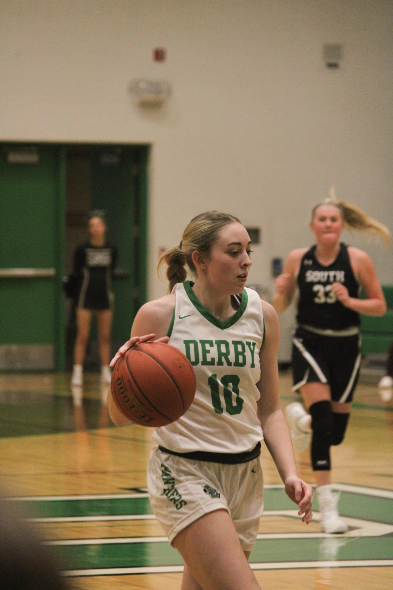 Girls+basketball+v.+Maize+South+%28Photos+by+Kaidence+Williams%29