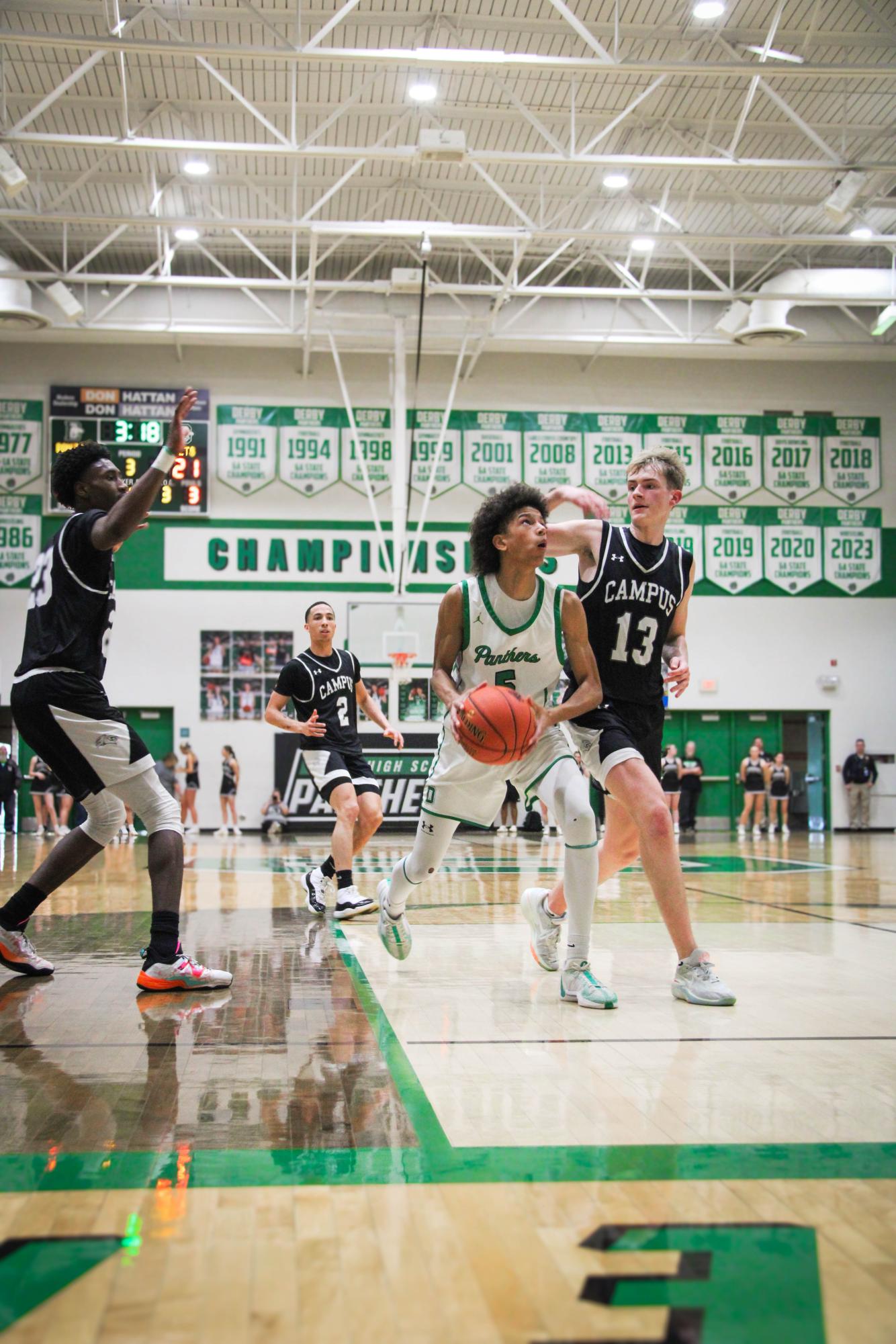 Boys+Sub-State+Basketball+vs.+Campus+%28Photos+by+Sophia+Edmonson%29