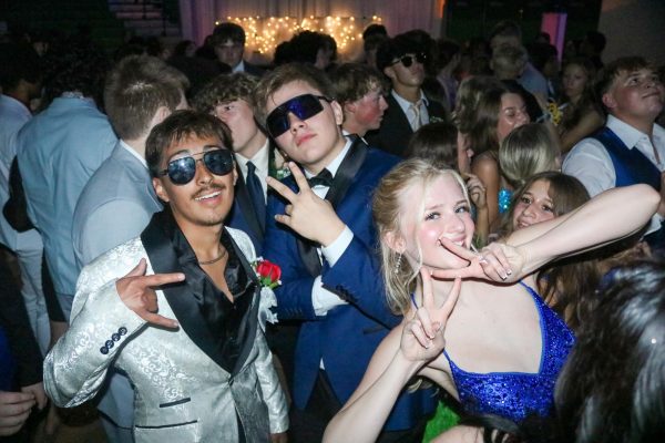 Navigation to Story: Prom 2024 (Photos by Delainey Stephenson)