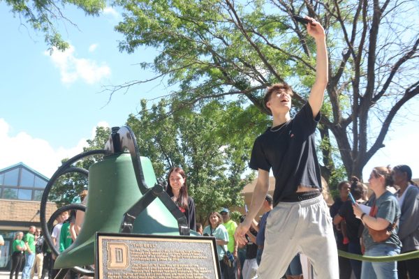 Navigation to Story: 2024 Ringing The Bell (Photos by Bree Stuhlsatz)