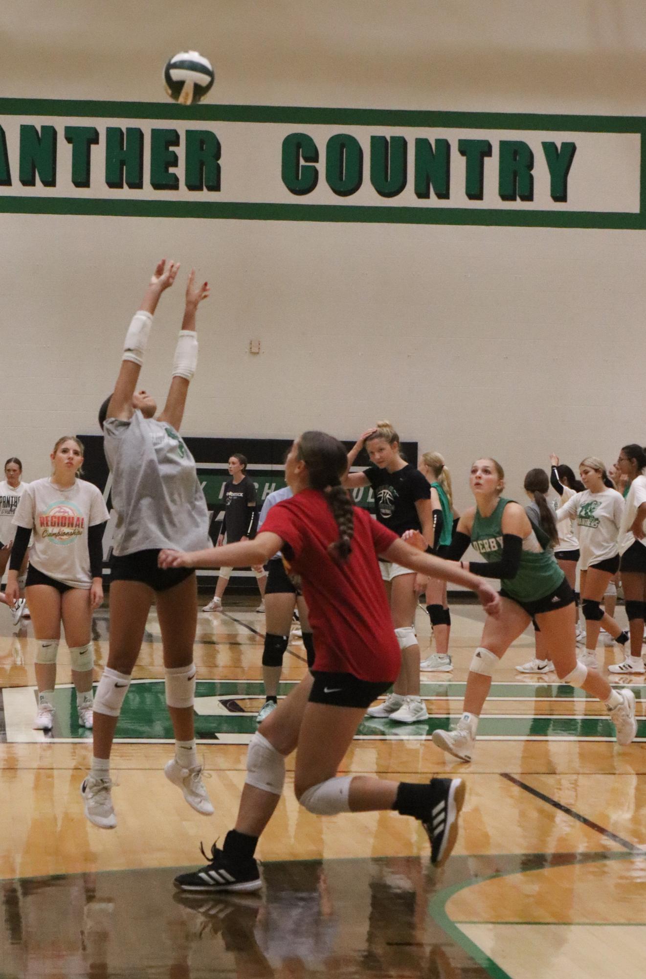 Volleyball practice (Photos by Natalie Galindo)