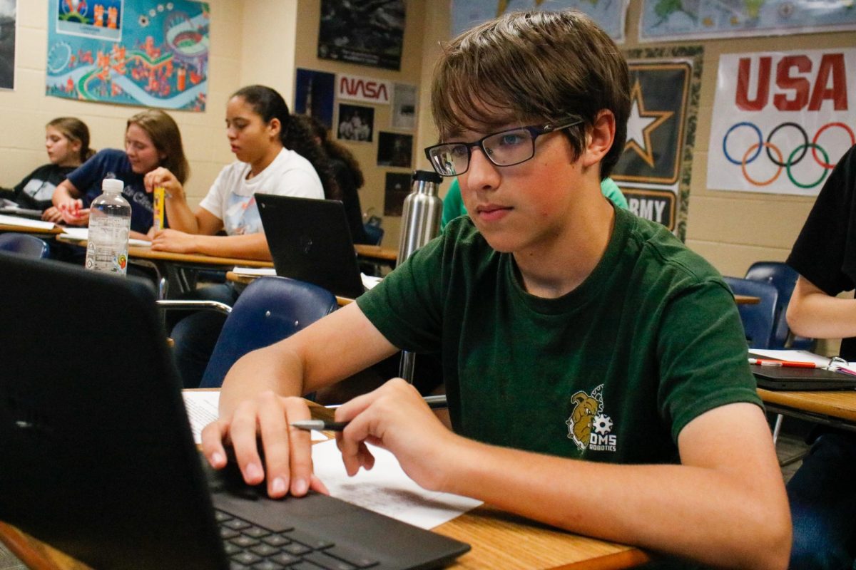 Sophomore, Jabin Pankratz goes through slideshow during AP European History.