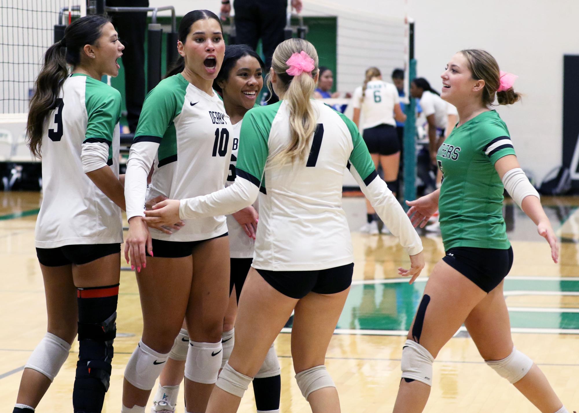 Volleyball vs. Hutch (Photos by Maggie Elliott)