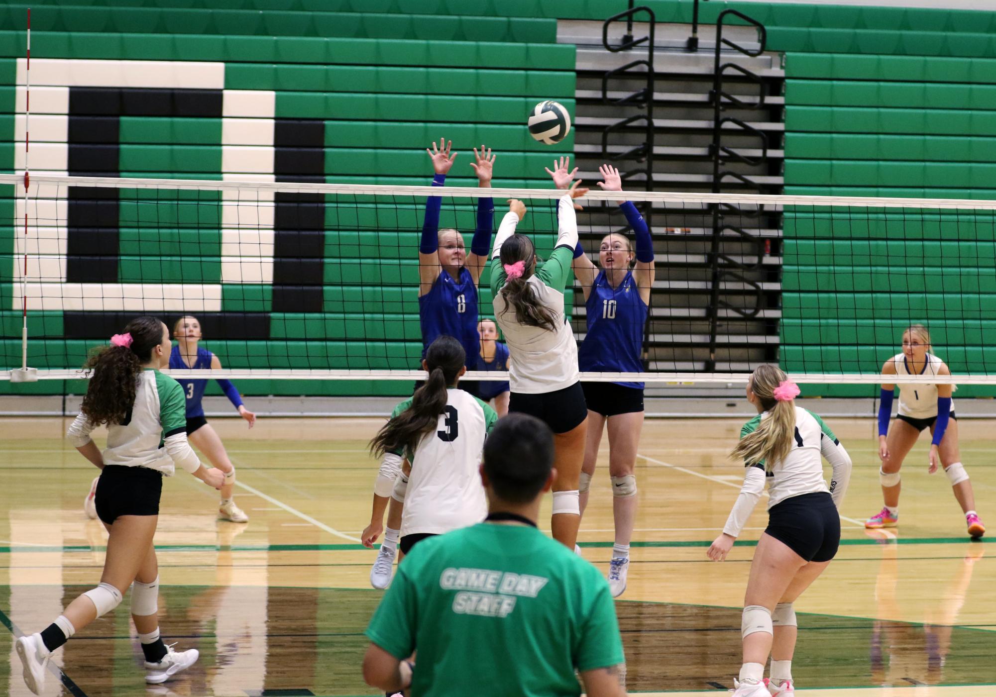 Volleyball vs. Hutch (Photos by Maggie Elliott)