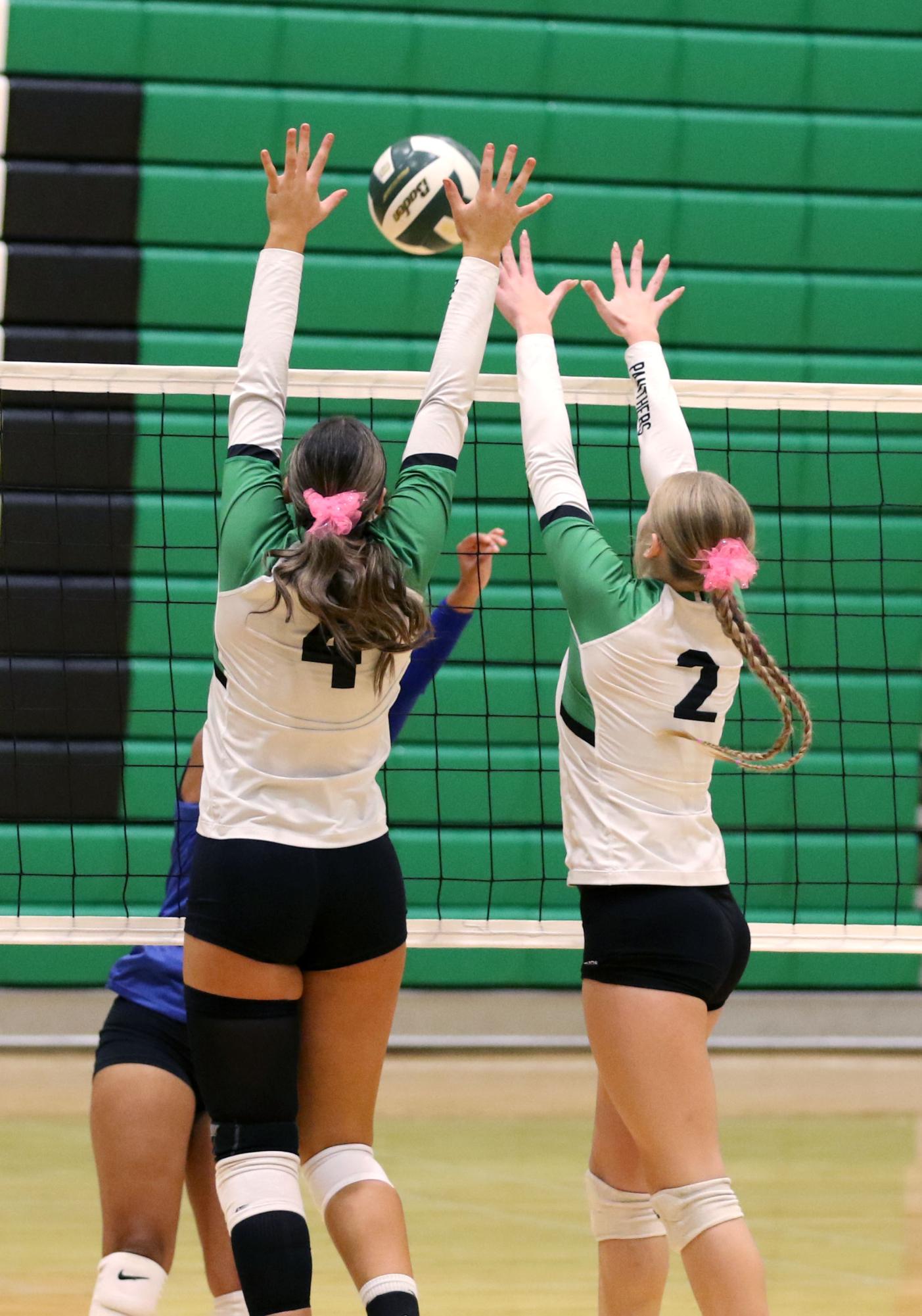 Volleyball vs. Hutch (Photos by Maggie Elliott)