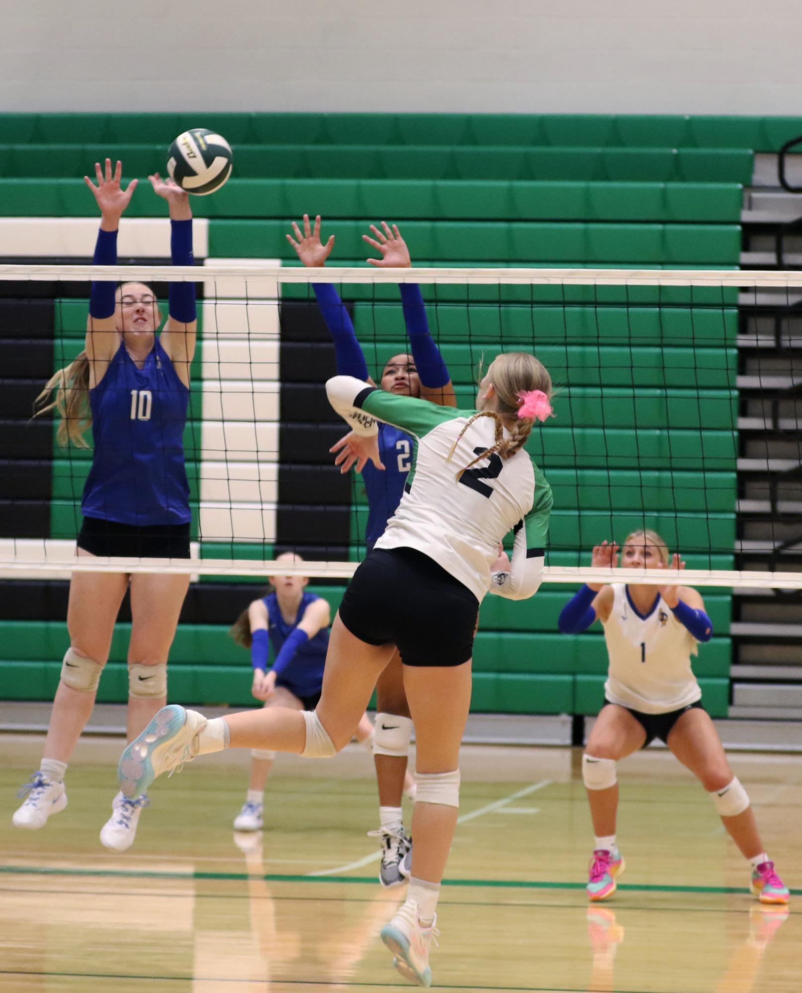 Volleyball vs. Hutch (Photos by Maggie Elliott)