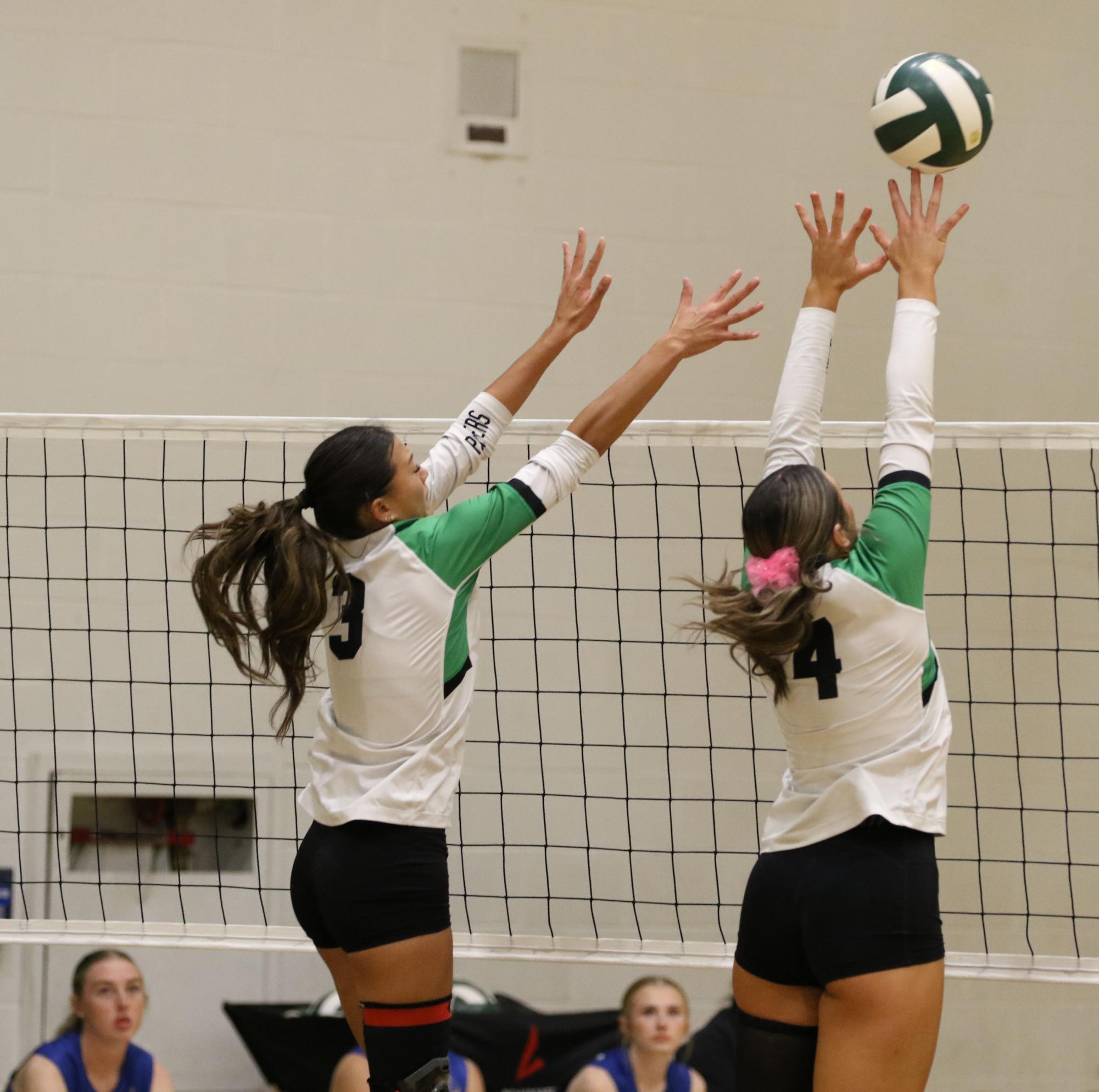 Volleyball vs. Hutch (Photos by Maggie Elliott)