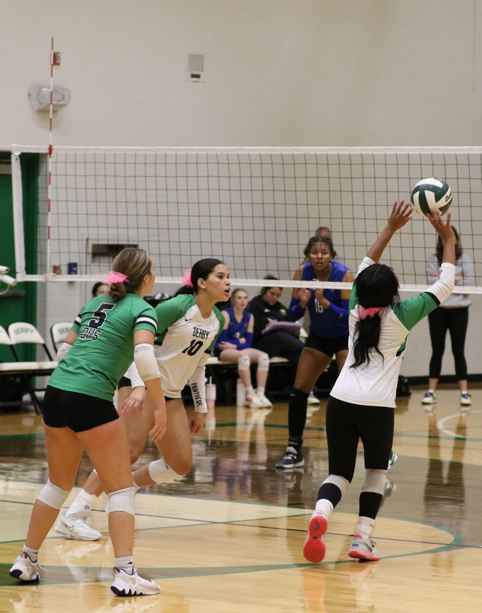 Volleyball vs. Hutch (Photos by Maggie Elliott)