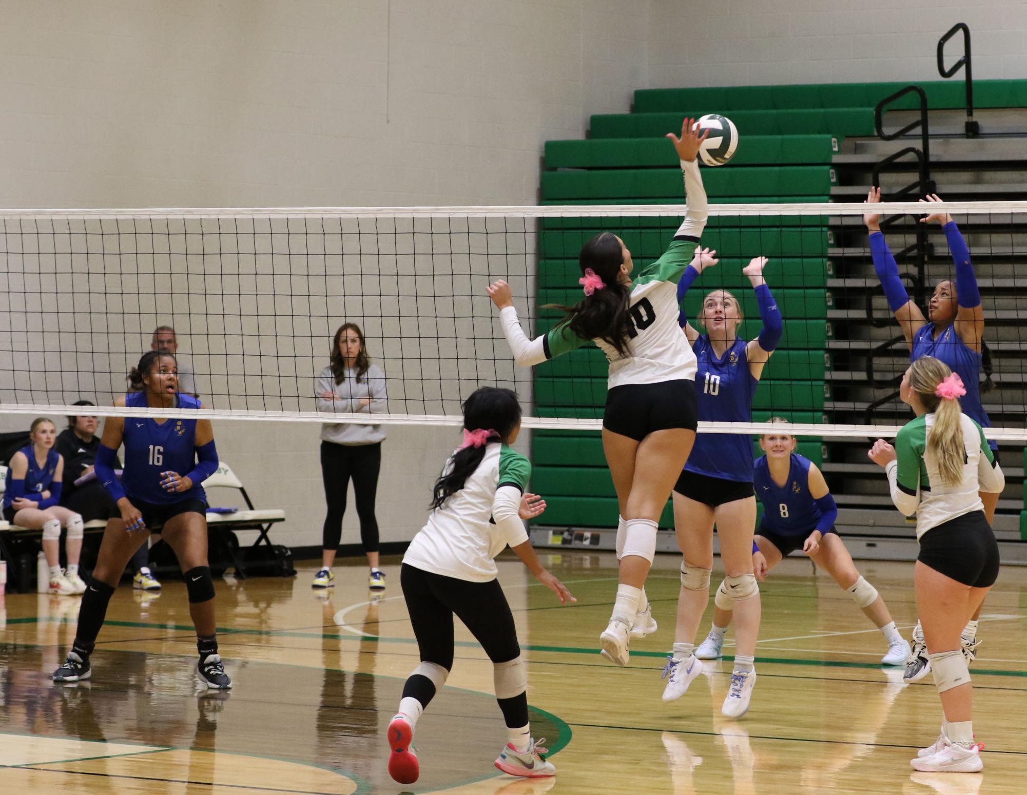 Volleyball vs. Hutch (Photos by Maggie Elliott)