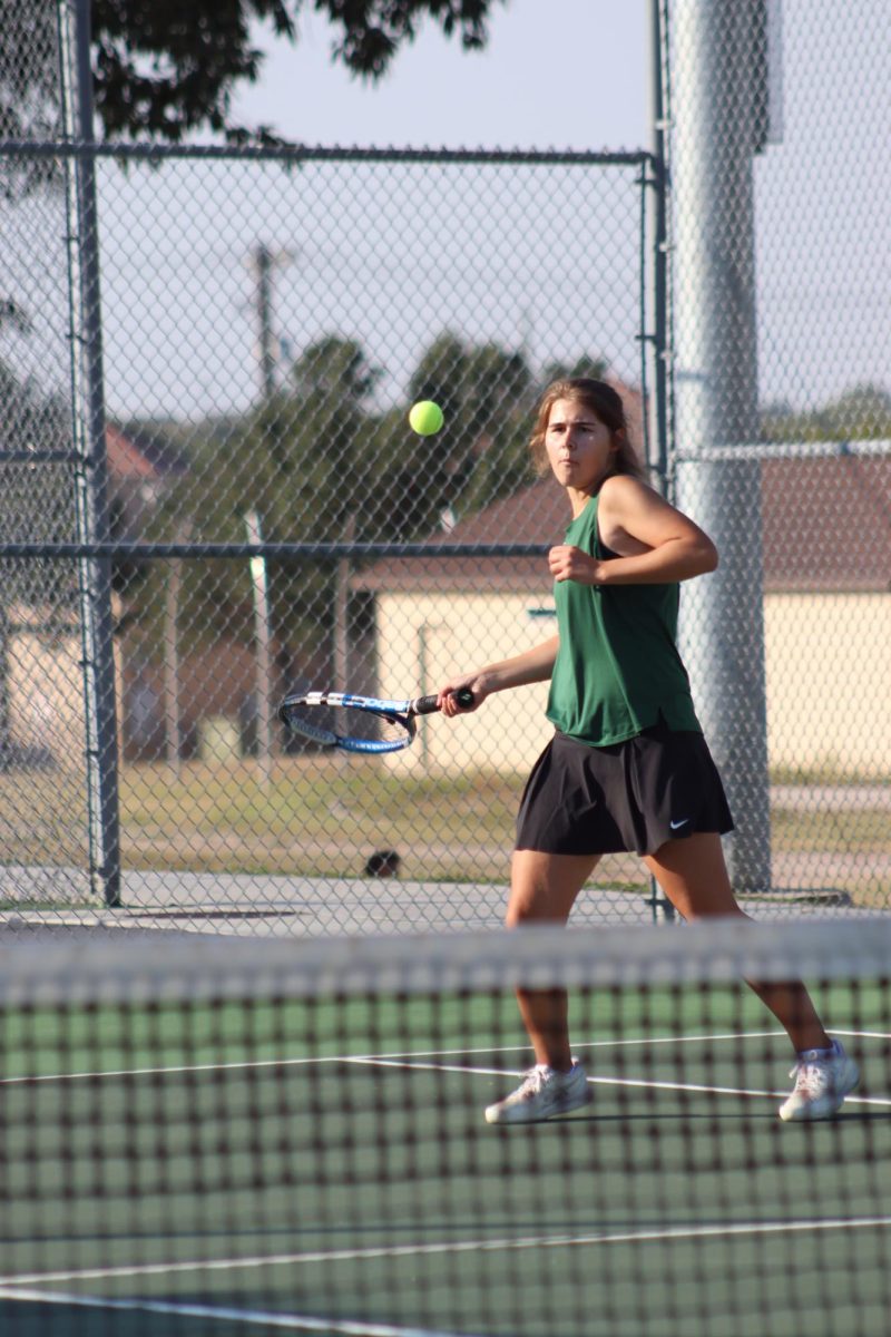 Junior Ella Boline return volley.