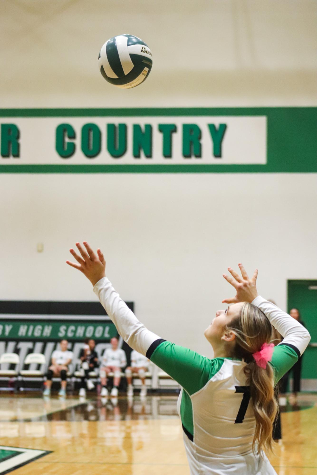 Varsity Volleyball vs. Hutchinson (Photos by Kaelyn Kissack)