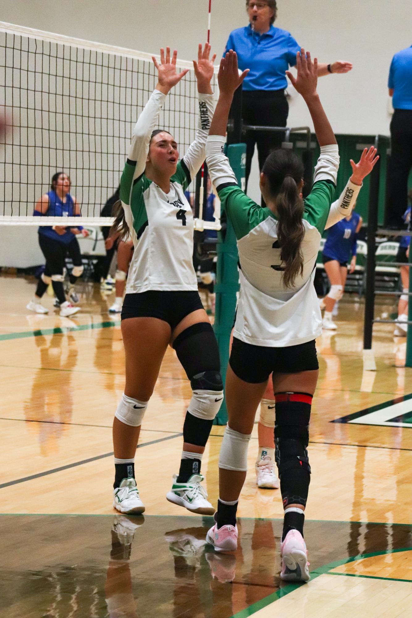 Varsity Volleyball vs. Hutchinson (Photos by Kaelyn Kissack)