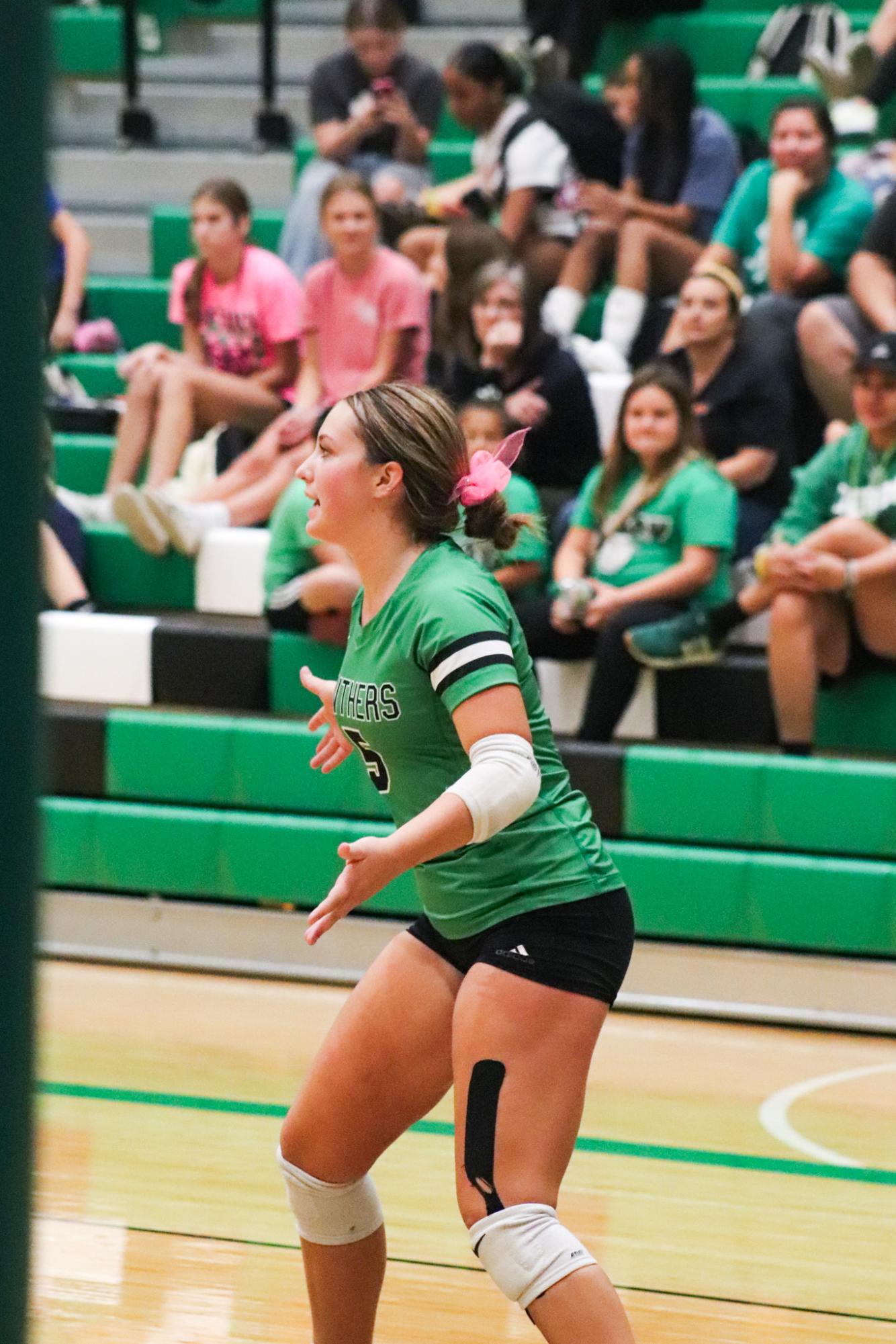 Varsity Volleyball vs. Hutchinson (Photos by Kaelyn Kissack)