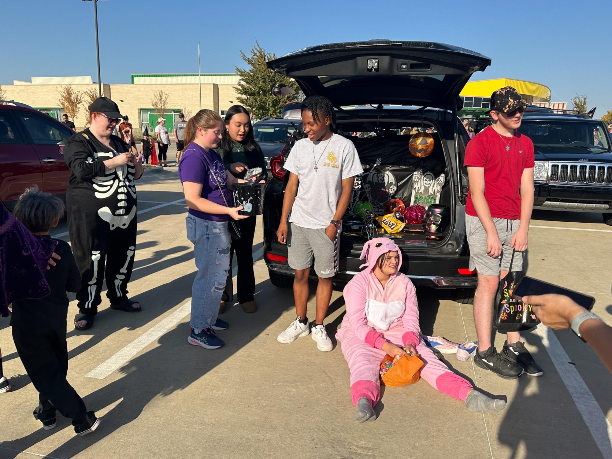 HOSA members wait for more trick or treaters. 