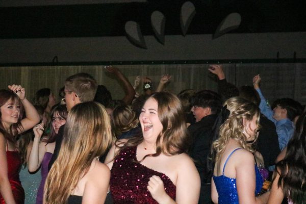 Navigation to Story: Homecoming dance (Photos by Sophie Segelke)