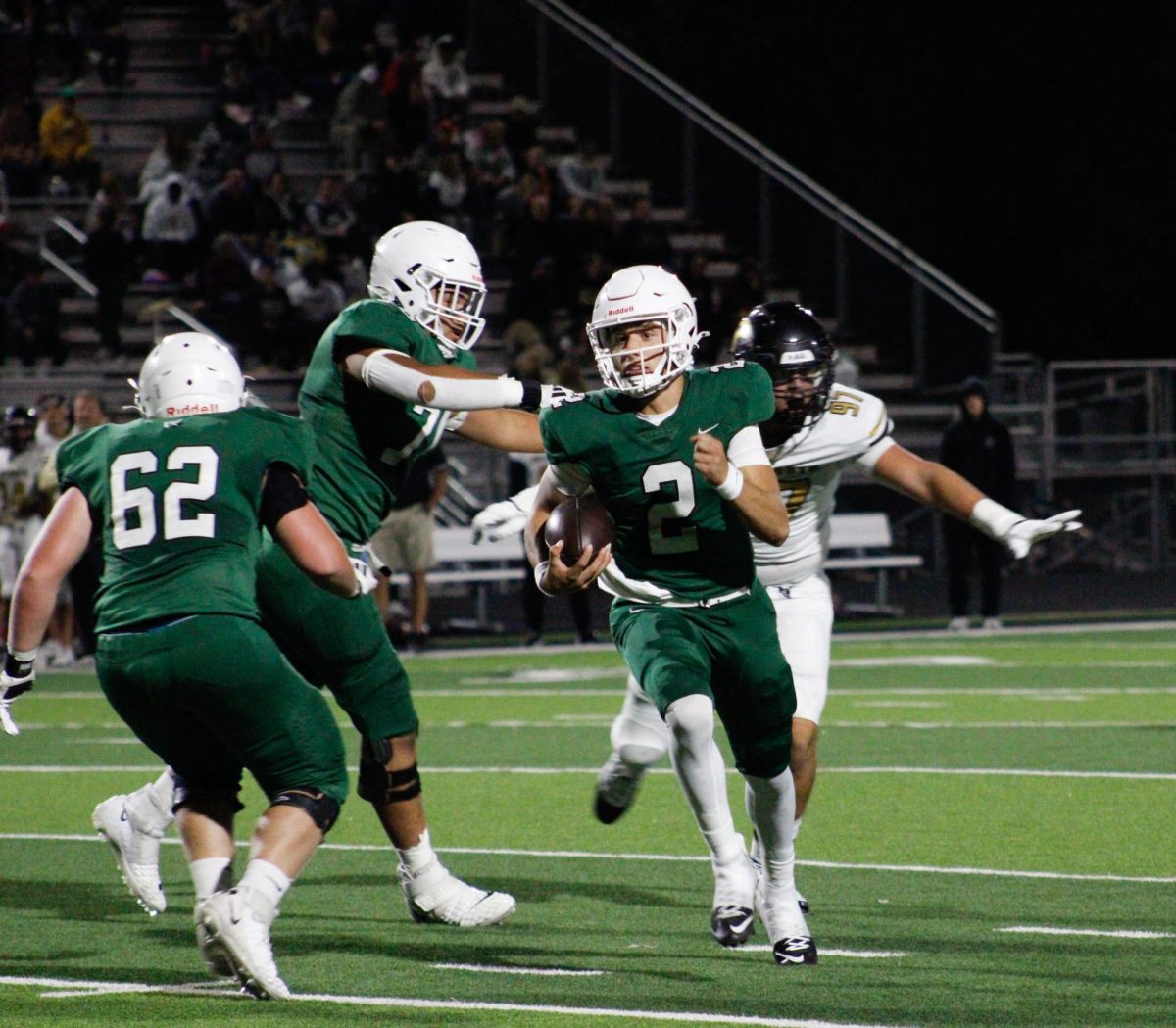 Drew Kemp runs with the ball.