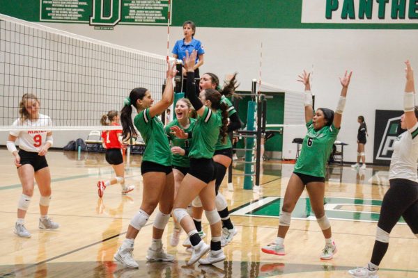 Navigation to Story: Volleyball vs Maize (Photos by Ella Davidson)