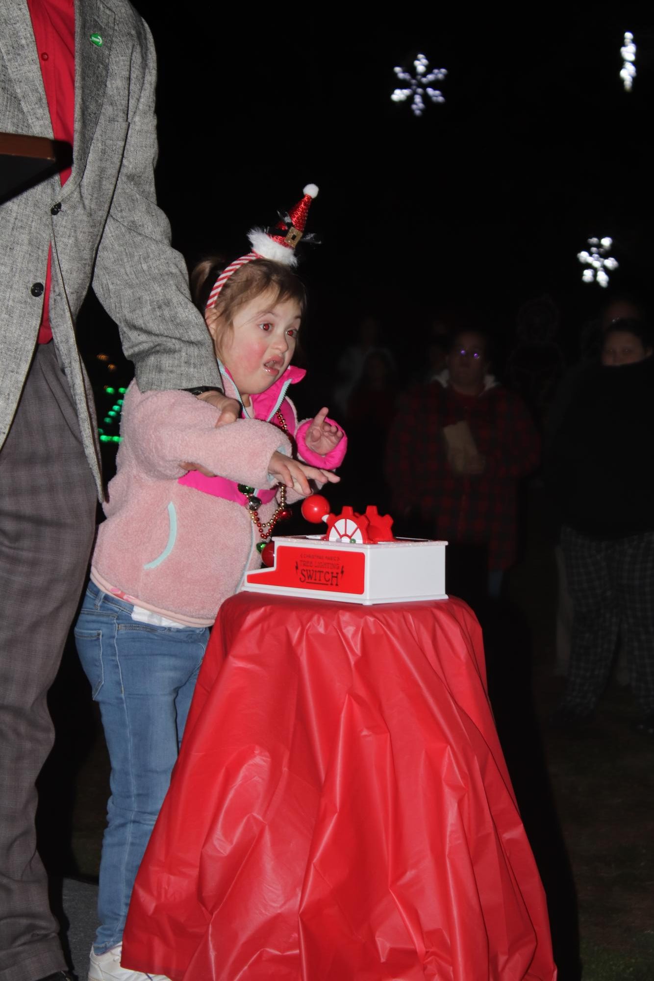 Annual tree lighting and jazz band (Photos by Persephone Ivy)