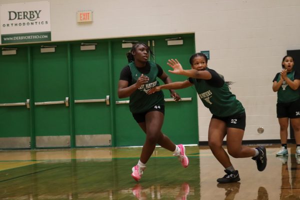 Navigation to Story: Girls Basketball Practice (Photos by Olivia Grosser)