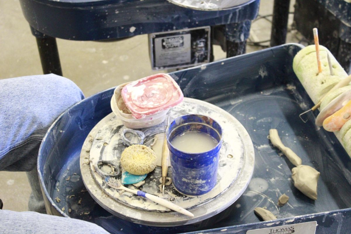 Clay supplies for smoothing out the piece lies on tray. 