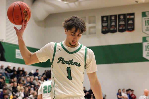 Navigation to Story: Boys varsity basketball vs. Maize South (Photos by Bree Stuhlsatz)