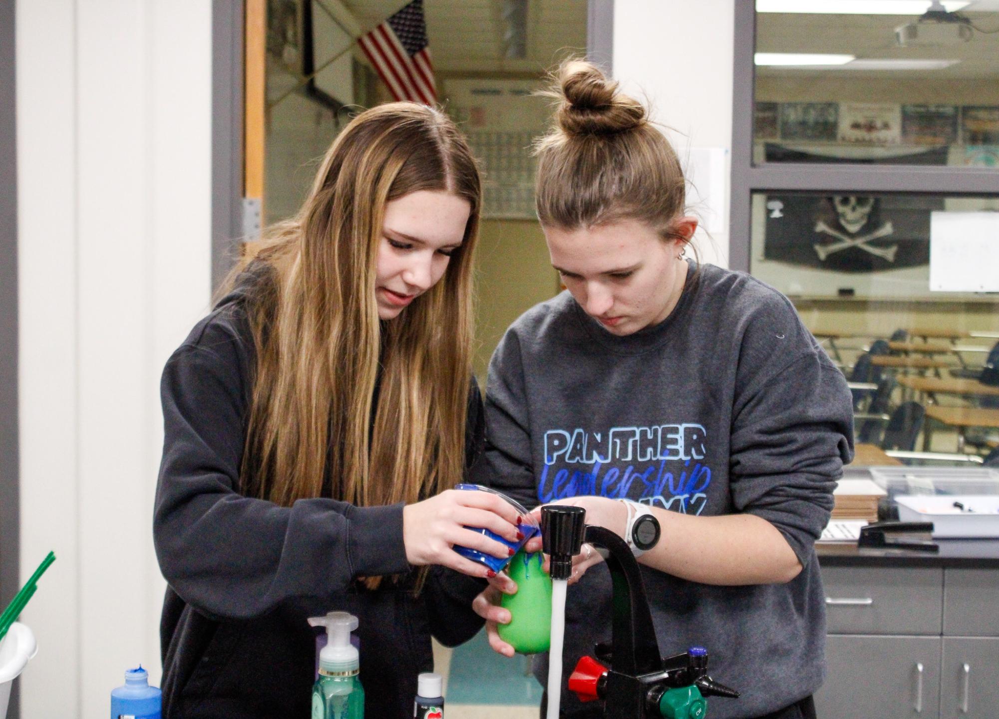 Stuco banner making (Photos by Sophie Segelke)