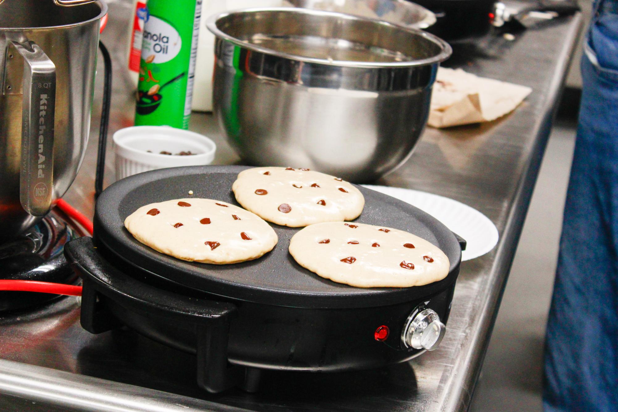 Culinary 1 cooks pancakes (Photos by Ava Mbawuike)