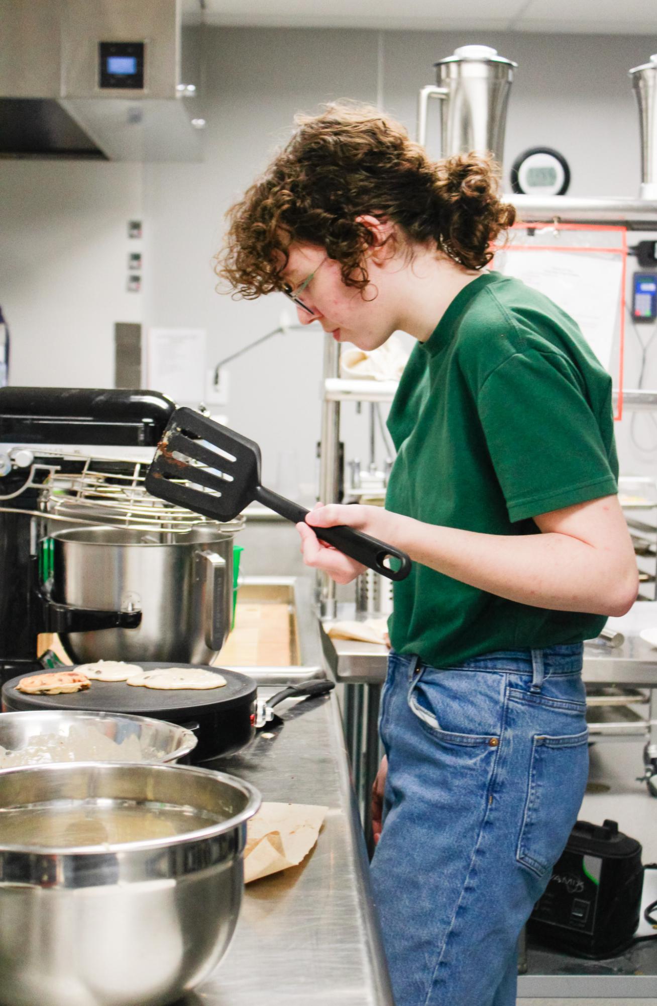 Culinary 1 cooks pancakes (Photos by Ava Mbawuike)